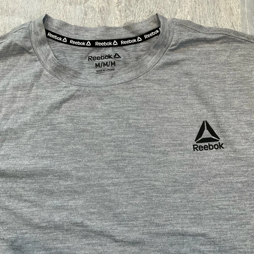 Reebok‎ Men's Heather Gray Short Sleeve Tee